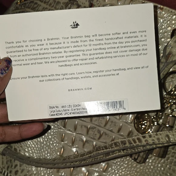 Elegant Crocodile-Embossed Tan Handbag - Picture 7 of 7